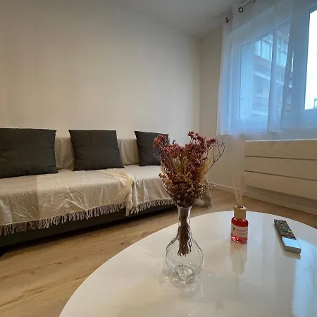 Le Petit Sauveur - Studio & Parking Apartment